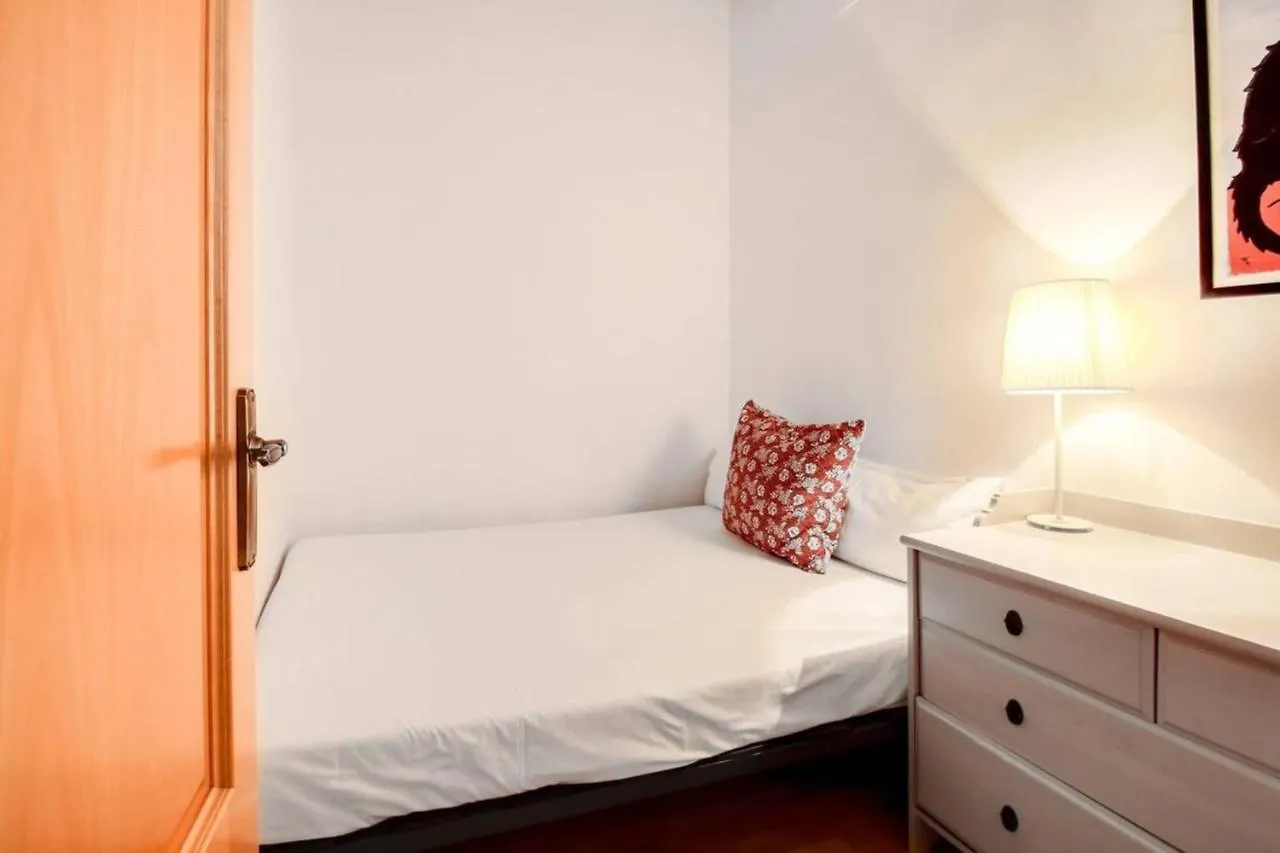 Modern 2 Bedroom In Poble Sec 7 Minutes To Metro 0*, Barcelona
